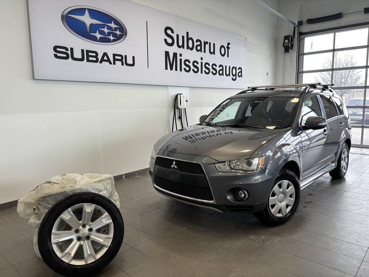 2011 Mitsubishi Outlander 4WD   XLS   SOLD ASIS   2 SETS RIMS/TIRES   7 PASS Photo0