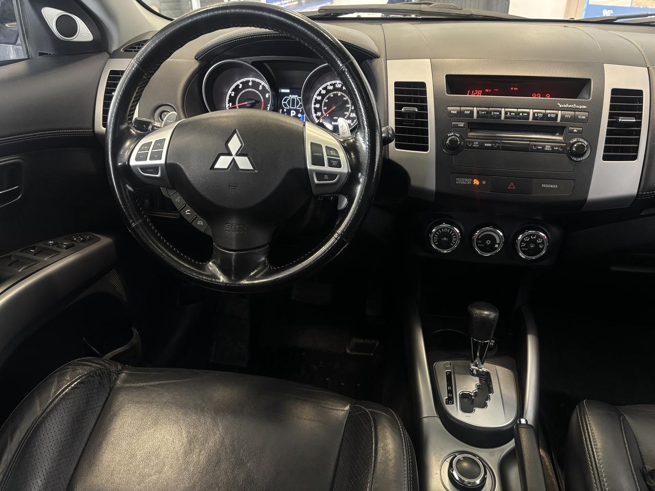 2011 Mitsubishi Outlander 4WD   XLS   SOLD ASIS   2 SETS RIMS/TIRES   7 PASS Photo