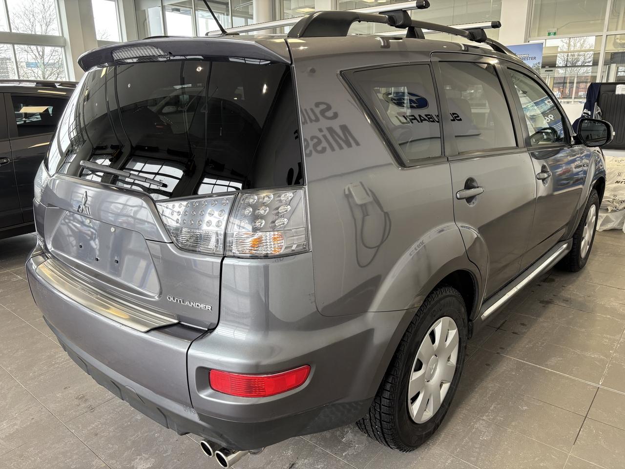 2011 Mitsubishi Outlander 4WD   XLS   SOLD ASIS   2 SETS RIMS/TIRES   7 PASS Photo