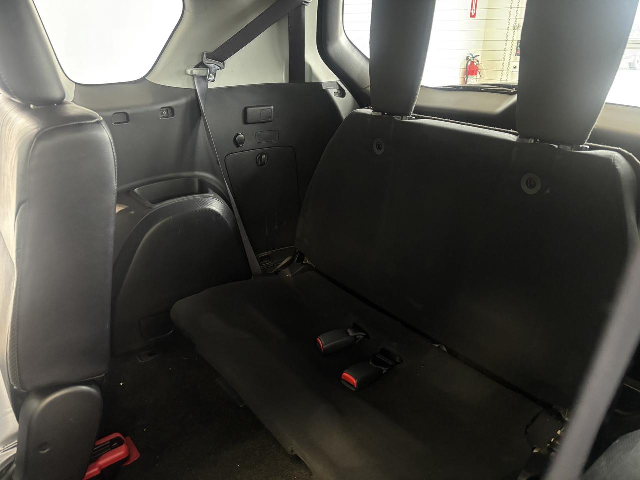 2011 Mitsubishi Outlander 4WD   XLS   SOLD ASIS   2 SETS RIMS/TIRES   7 PASS Photo