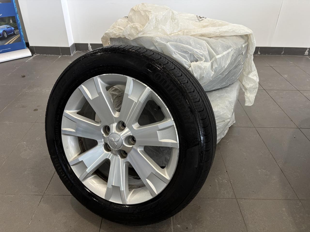 2011 Mitsubishi Outlander 4WD   XLS   SOLD ASIS   2 SETS RIMS/TIRES   7 PASS Photo