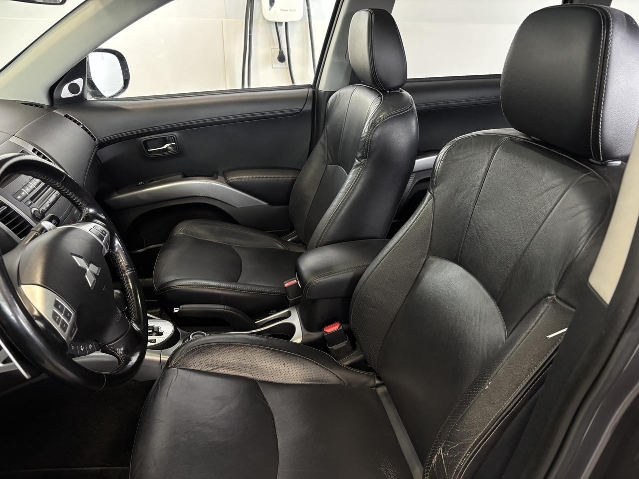 2011 Mitsubishi Outlander 4WD   XLS   SOLD ASIS   2 SETS RIMS/TIRES   7 PASS Photo