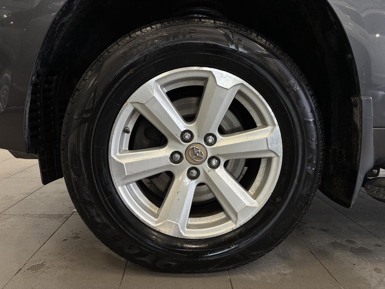 2009 Toyota Highlander 4WD   CAMERA   LEATHER   SOLD ASIS   TRAILER HITCH Photo