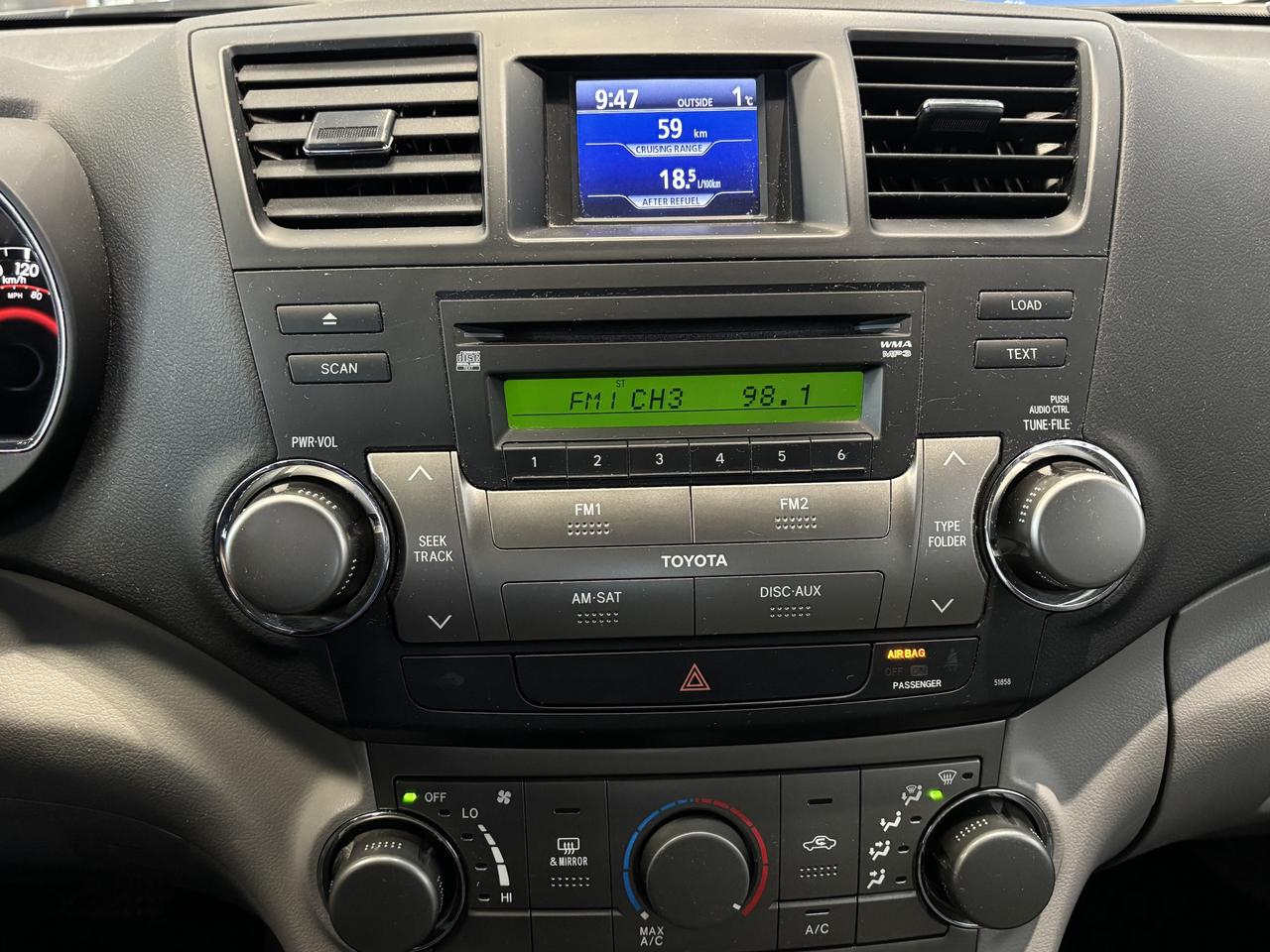 2009 Toyota Highlander 4WD   CAMERA   LEATHER   SOLD ASIS   TRAILER HITCH Photo