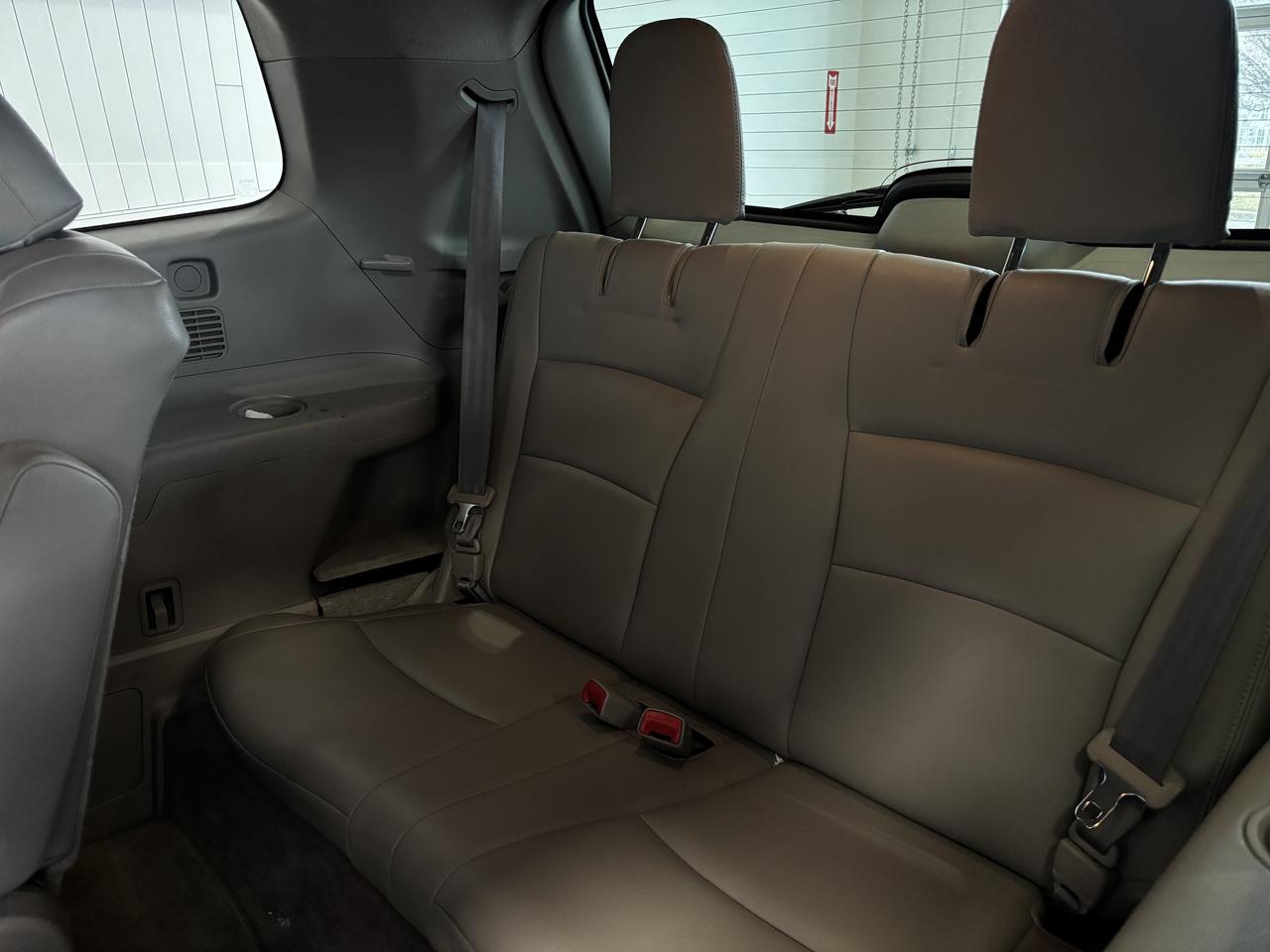 2009 Toyota Highlander 4WD   CAMERA   LEATHER   SOLD ASIS   TRAILER HITCH Photo