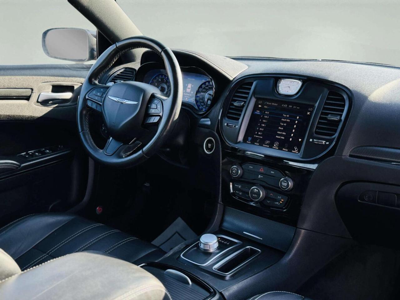 2015 Chrysler 300 S Photo