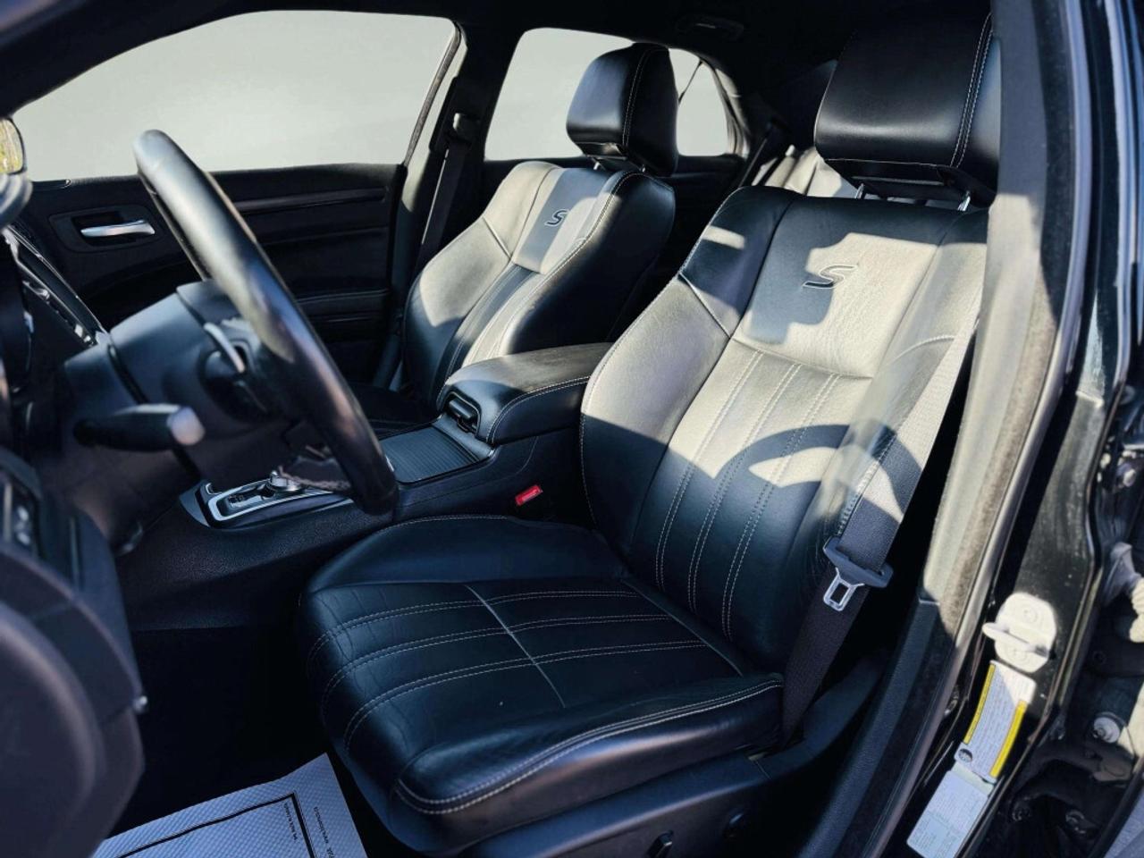 2015 Chrysler 300 S Photo