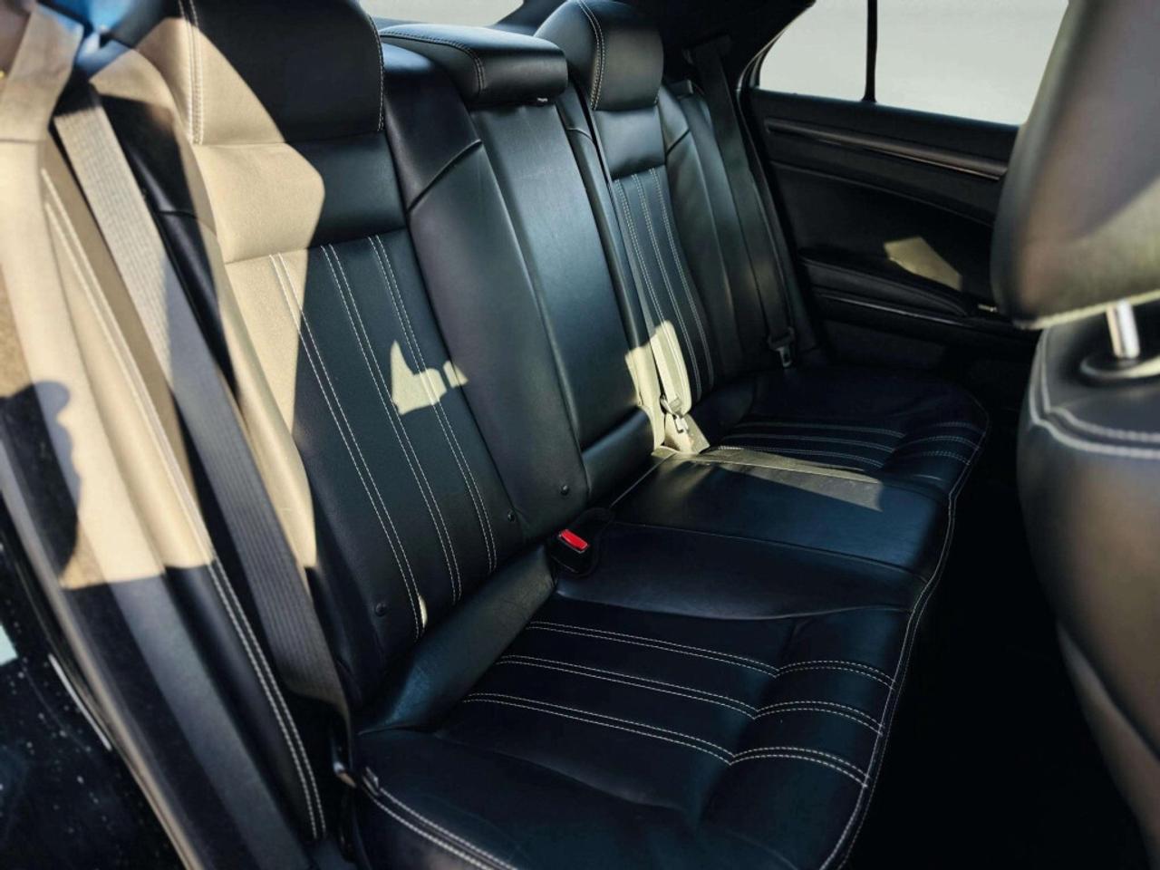 2015 Chrysler 300 S Photo