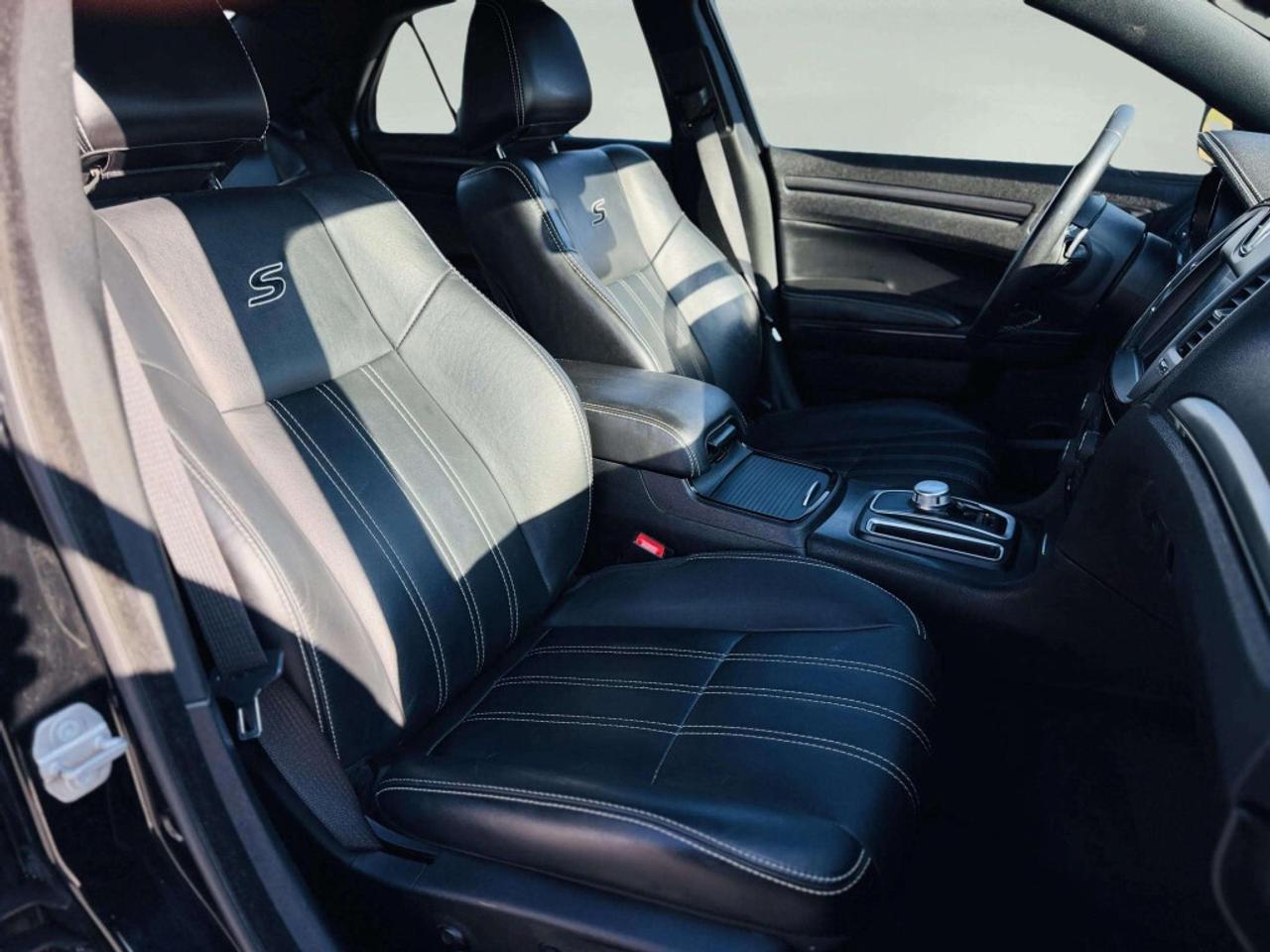 2015 Chrysler 300 S Photo