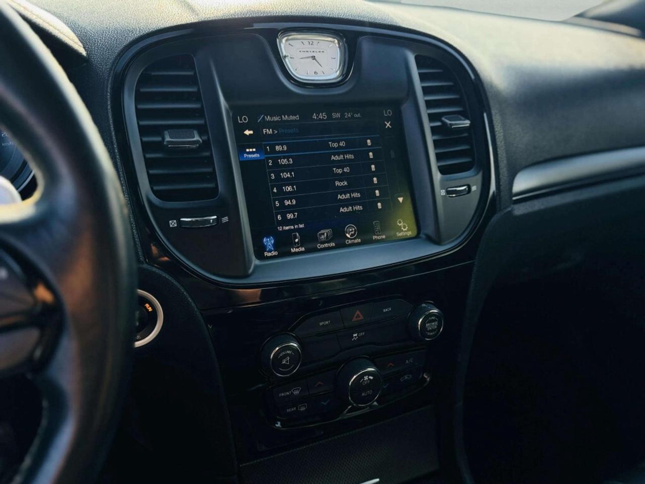 2015 Chrysler 300 S Photo