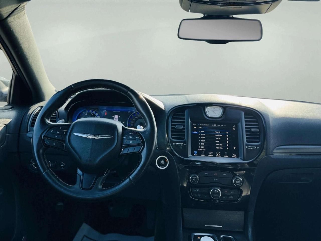 2015 Chrysler 300 S Photo