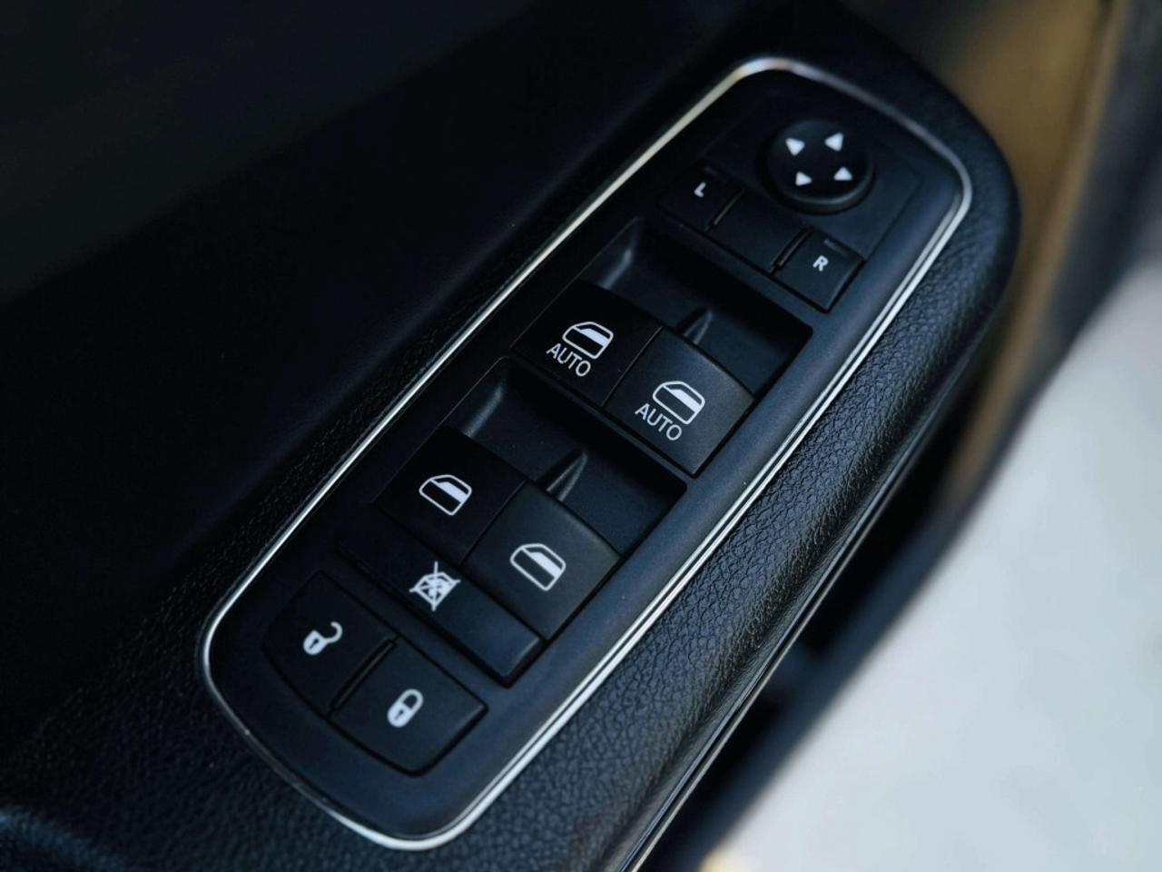 2015 Chrysler 300 S Photo