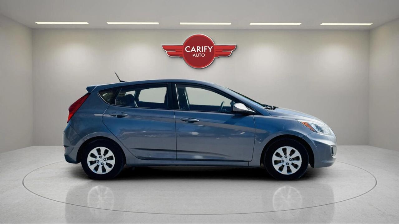 2017 Hyundai Accent Automatic GL Photo3