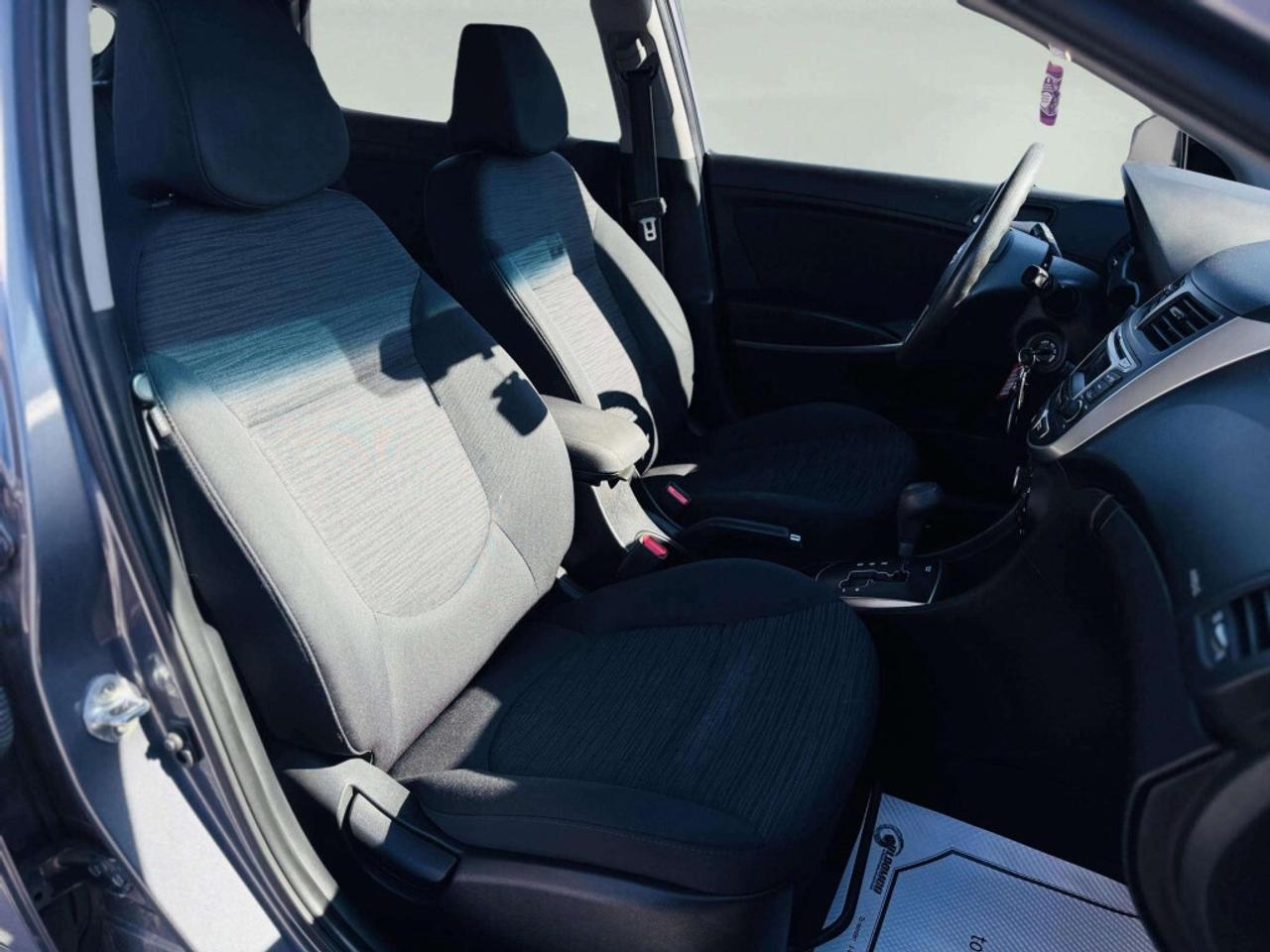 2017 Hyundai Accent Automatic GL Photo