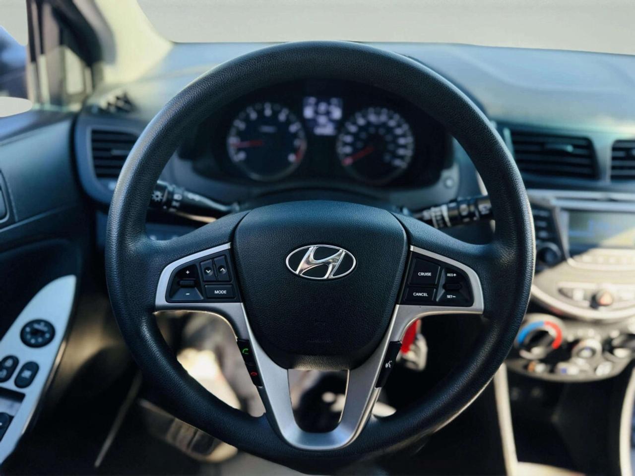 2017 Hyundai Accent Automatic GL Photo