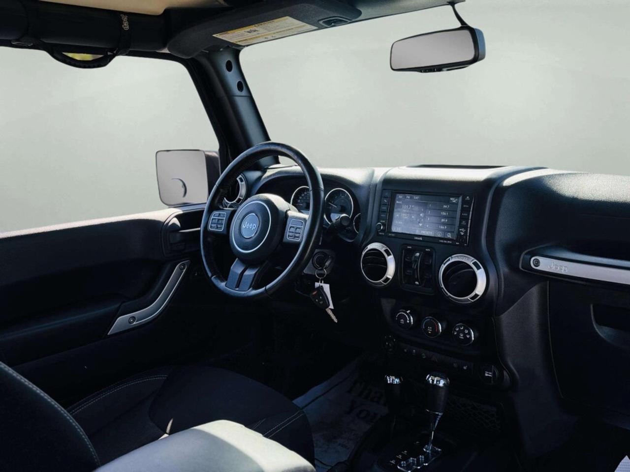 2016 Jeep WRANGLER UNLIMITED Sahara 4dr 4x4 AUTOMATIC Photo