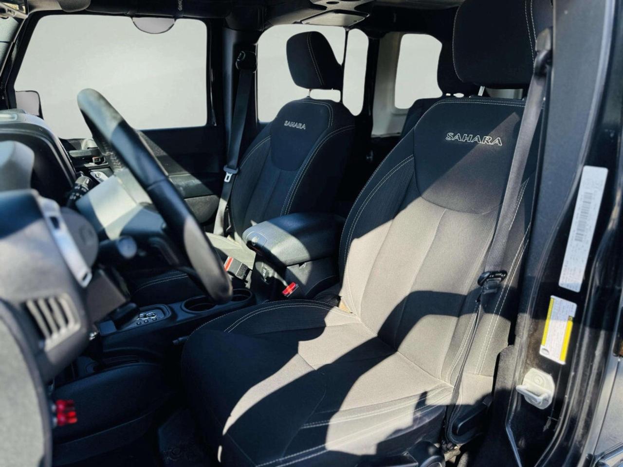 2016 Jeep WRANGLER UNLIMITED Sahara 4dr 4x4 AUTOMATIC Photo