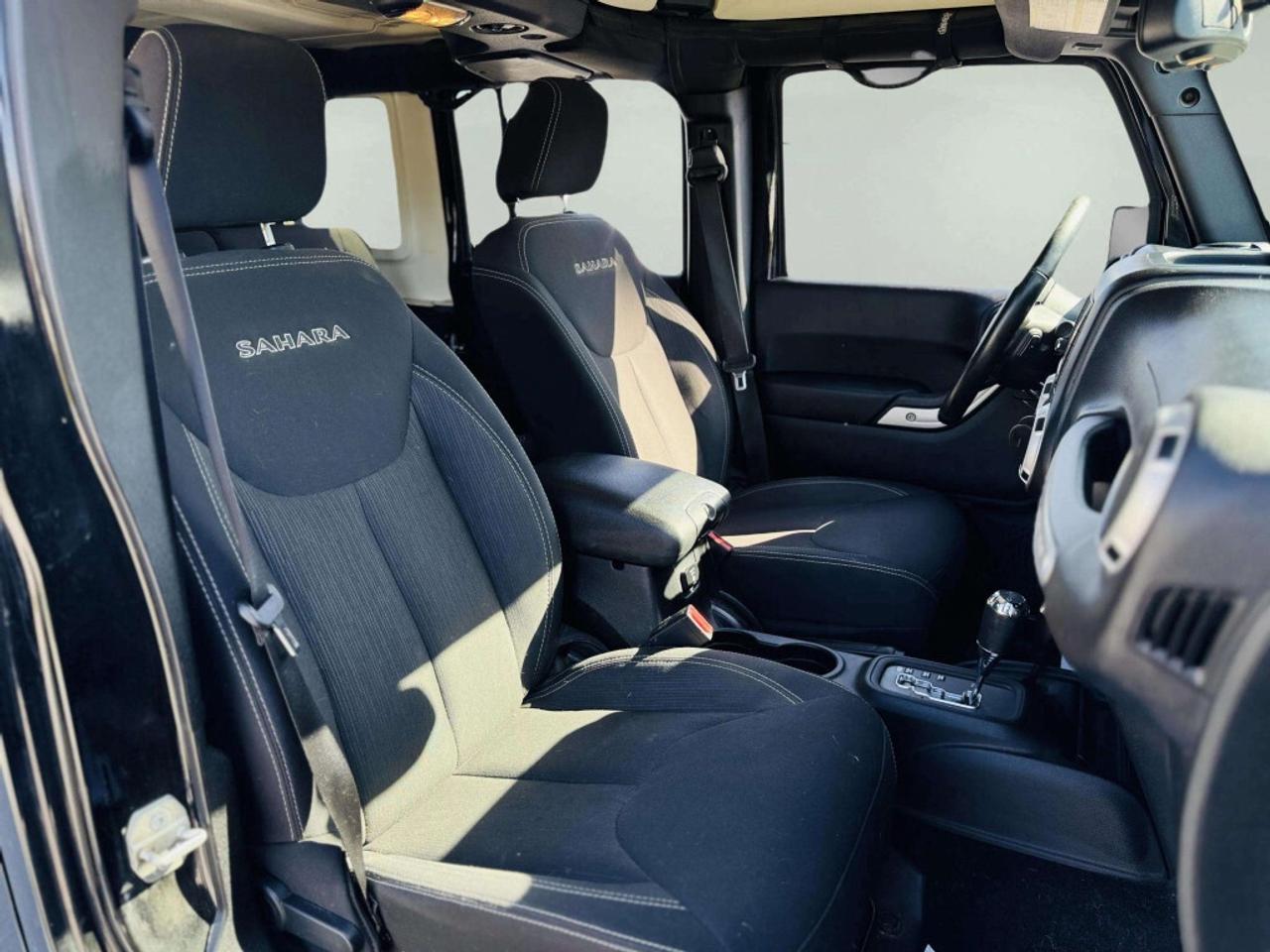 2016 Jeep WRANGLER UNLIMITED Sahara 4dr 4x4 AUTOMATIC Photo