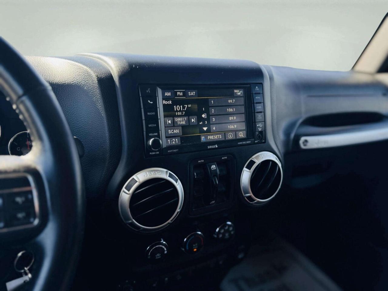 2016 Jeep WRANGLER UNLIMITED Sahara 4dr 4x4 AUTOMATIC Photo