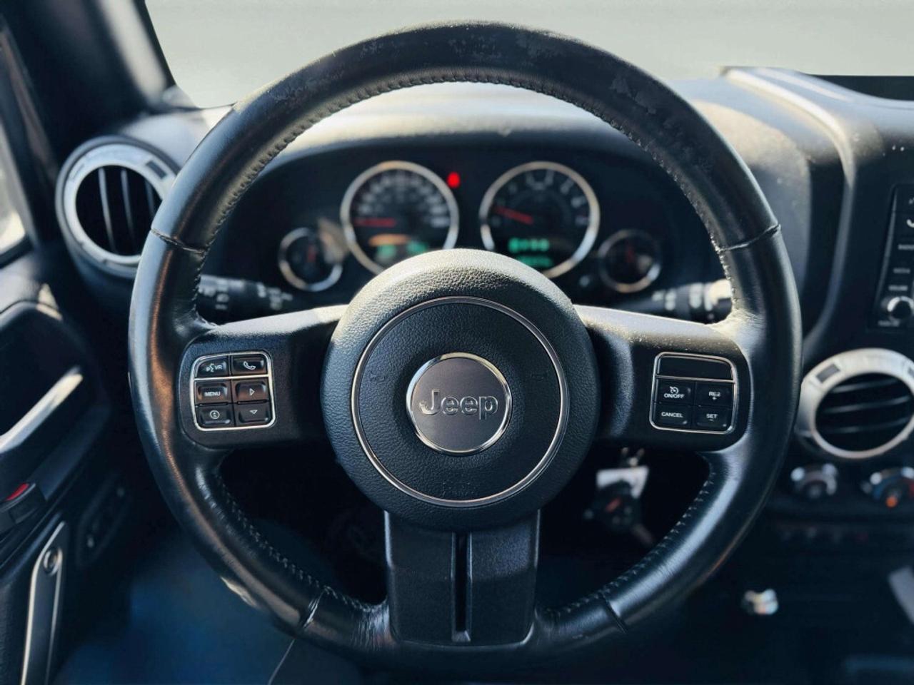 2016 Jeep WRANGLER UNLIMITED Sahara 4dr 4x4 AUTOMATIC Photo