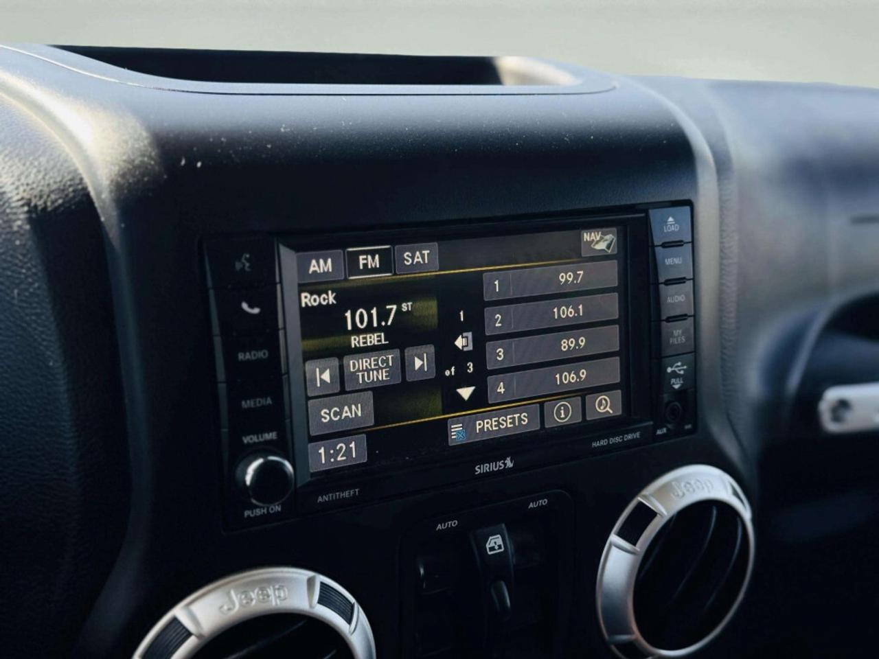 2016 Jeep WRANGLER UNLIMITED Sahara 4dr 4x4 AUTOMATIC Photo