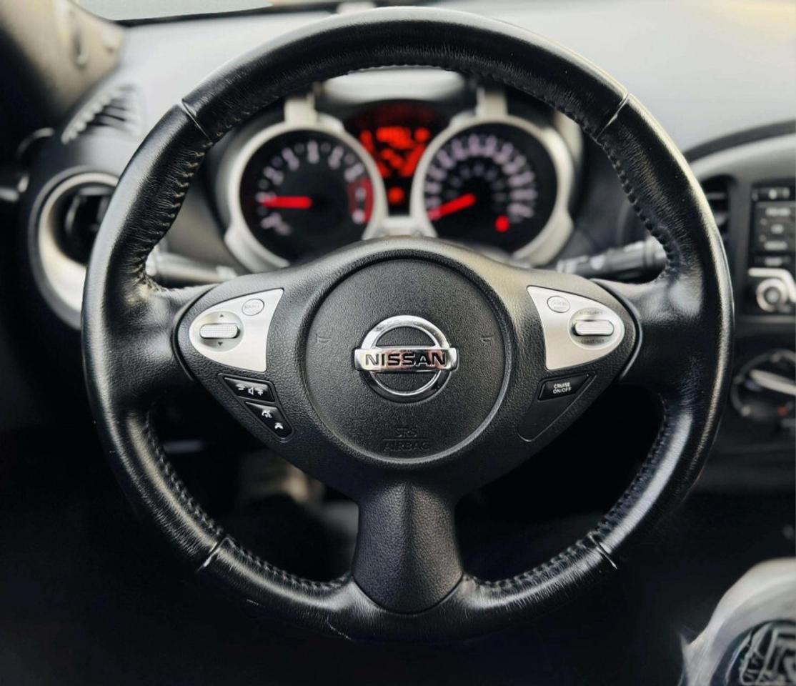 2016 Nissan Juke SV 4dr Front-wheel Drive CVT Photo