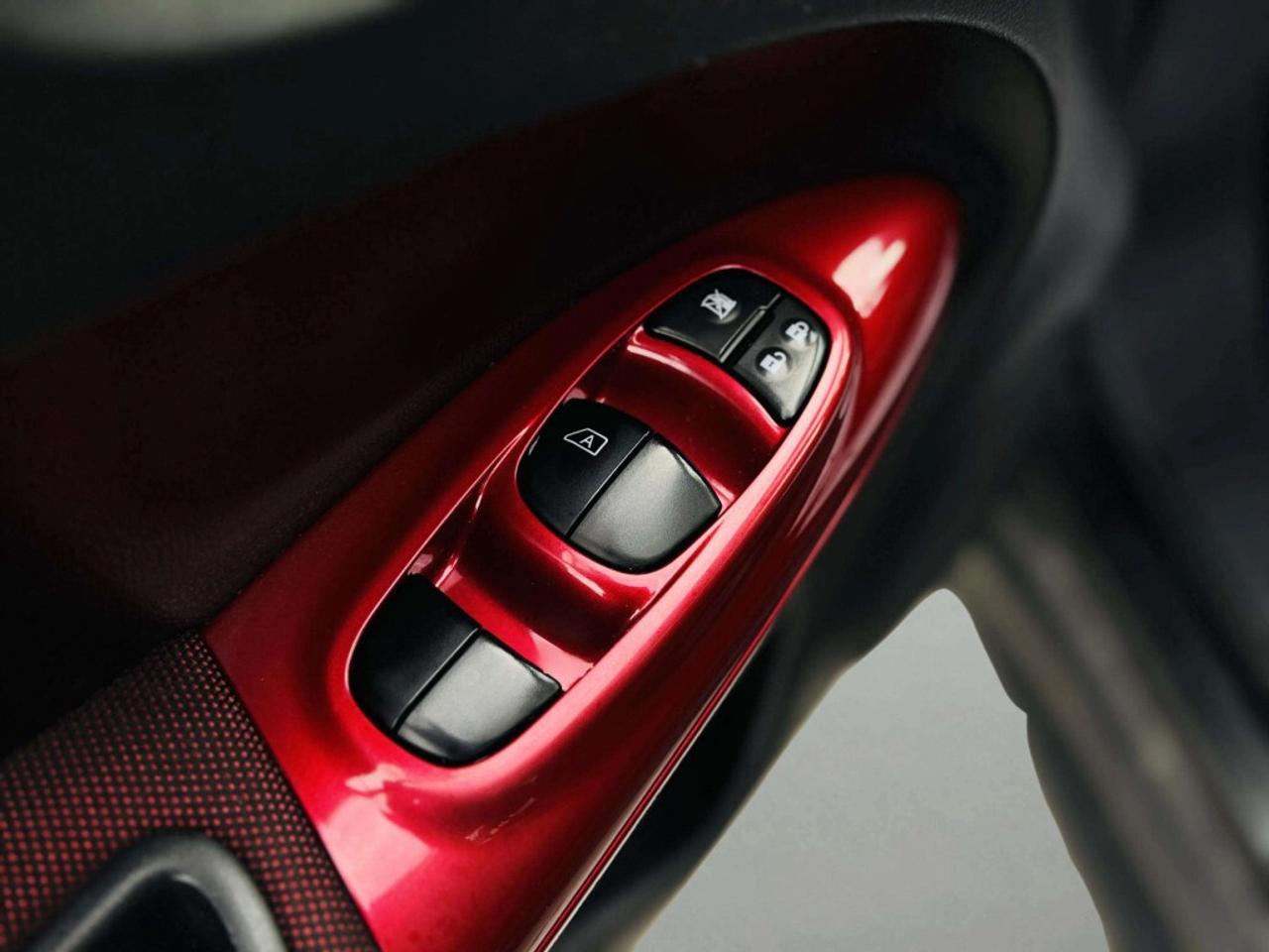 2016 Nissan Juke SV 4dr Front-wheel Drive CVT Photo