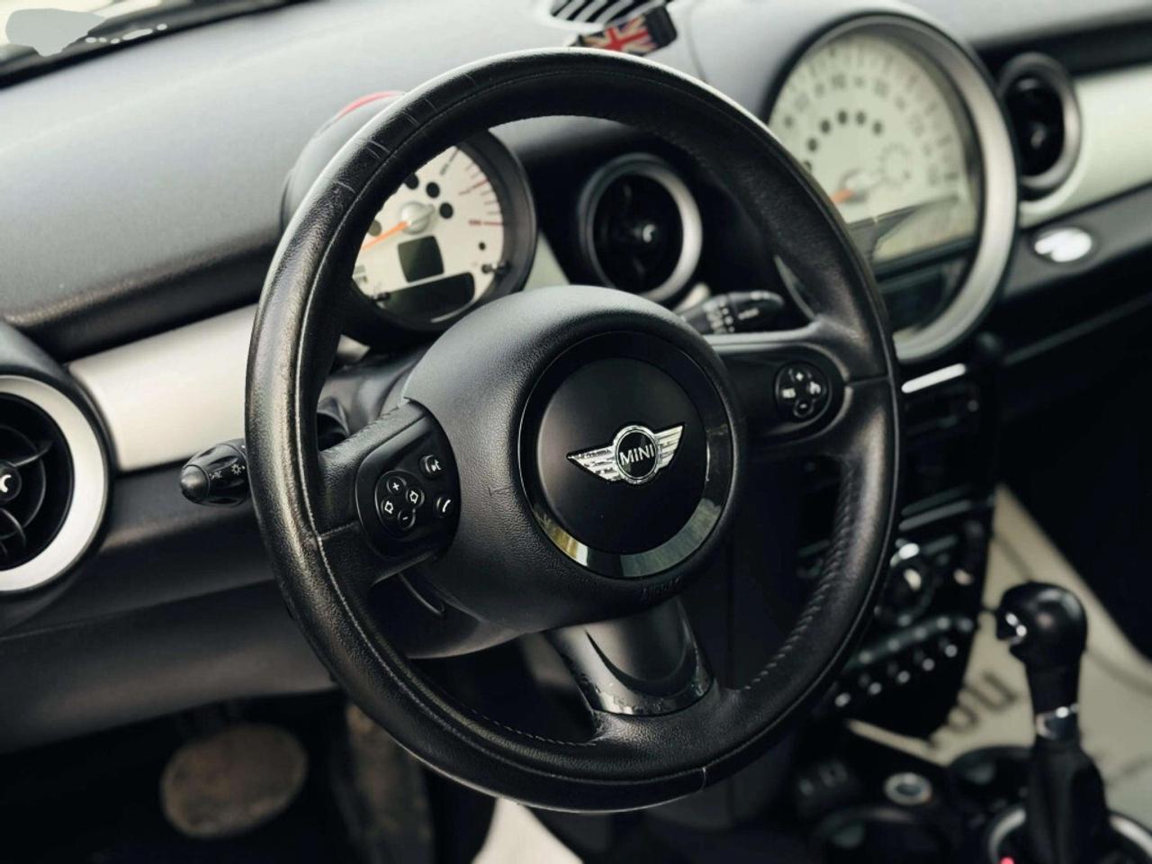 2013 MINI Cooper Hardtop Cooper Hardtop 2dr Cpe Photo