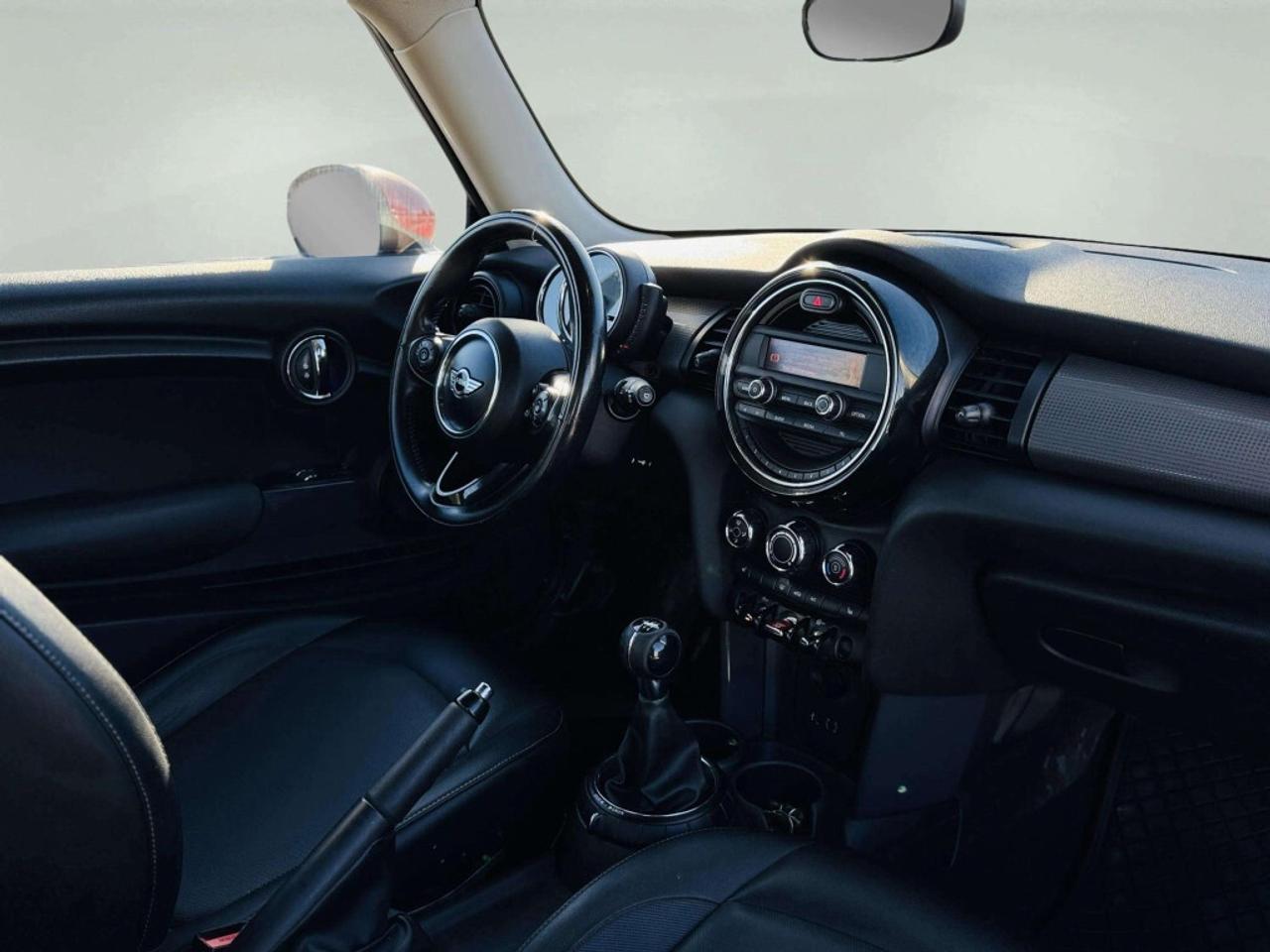 2016 MINI Cooper Hardtop 3dr Hatchback Photo