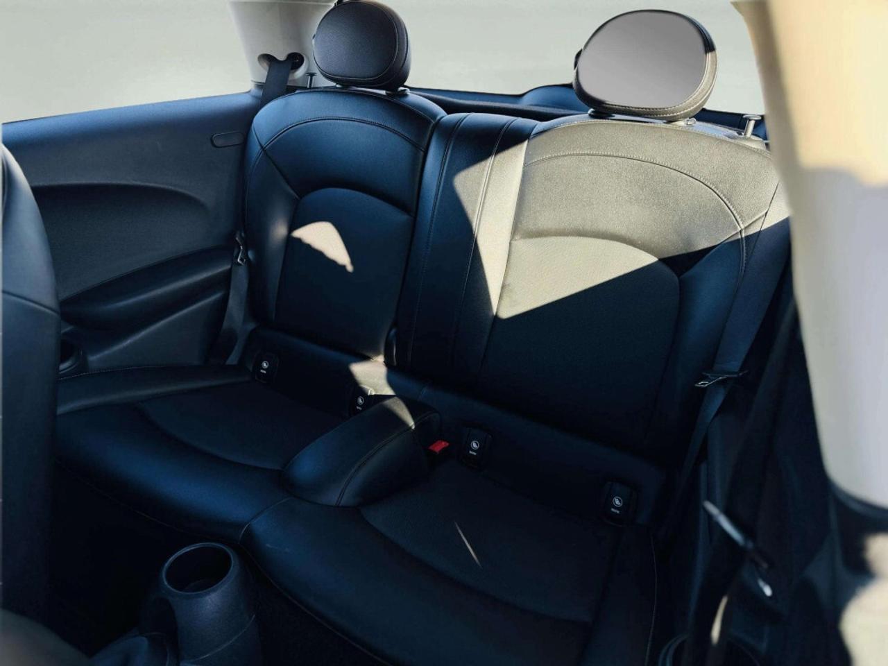 2016 MINI Cooper Hardtop 3dr Hatchback Photo