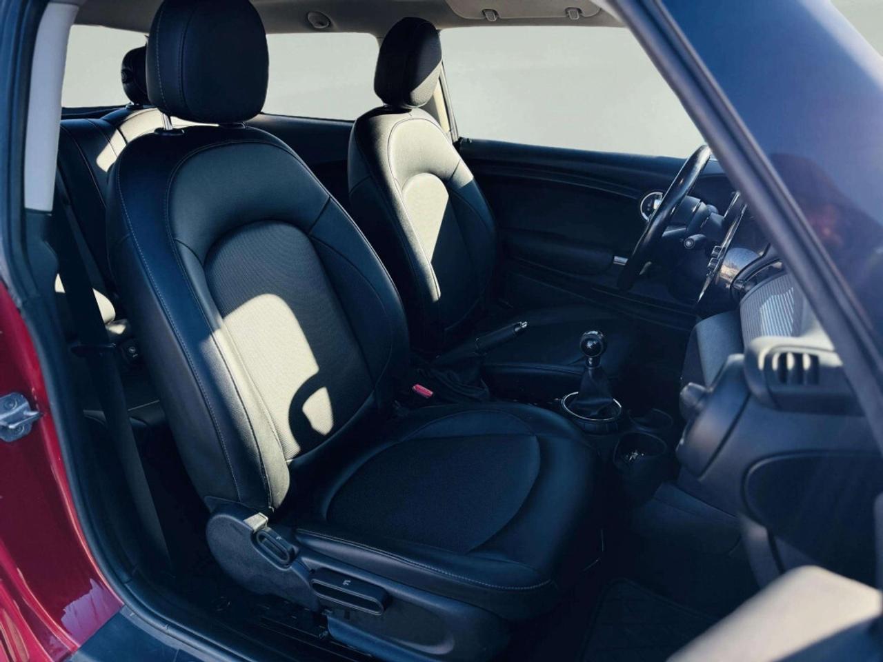 2016 MINI Cooper Hardtop 3dr Hatchback Photo