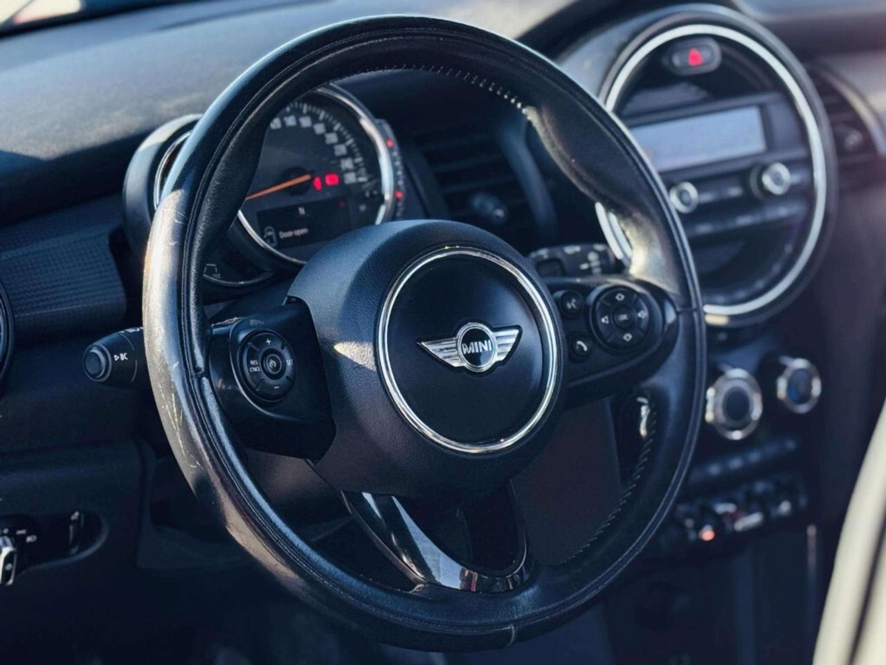 2016 MINI Cooper Hardtop 3dr Hatchback Photo