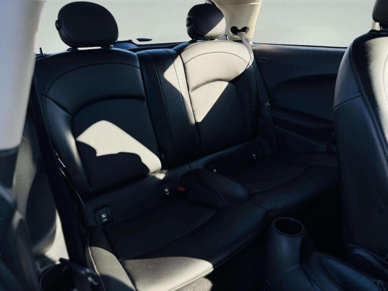 2016 MINI Cooper Hardtop 3dr Hatchback Photo