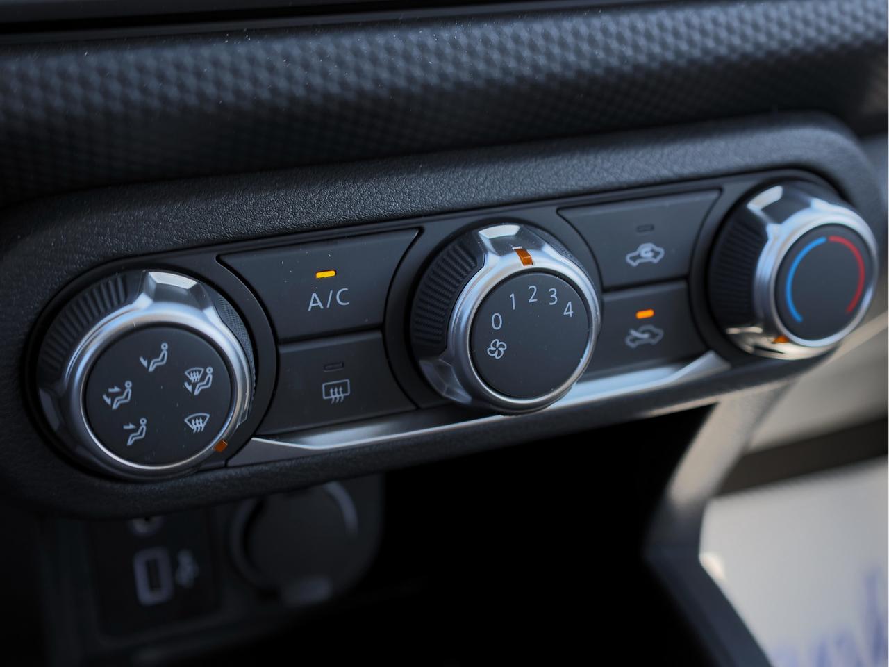 2025 Nissan Kicks Play S Photo