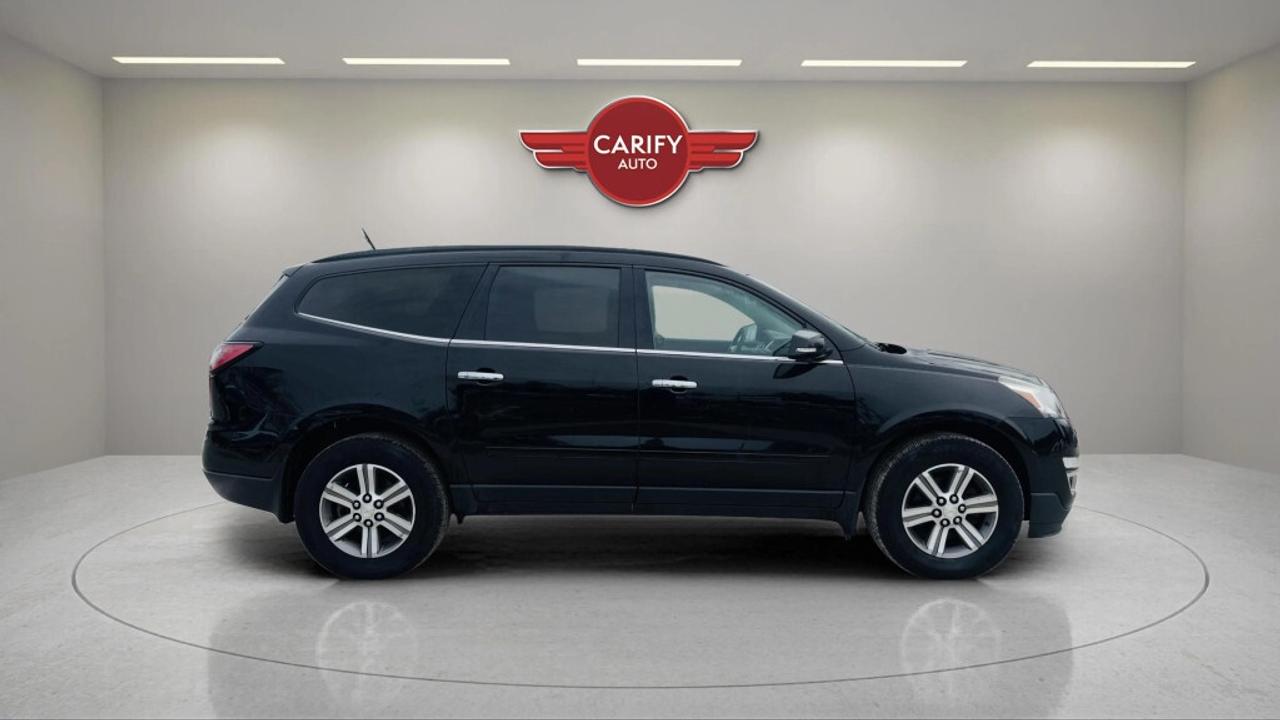 2017 Chevrolet Traverse AWD 4dr LT Photo3