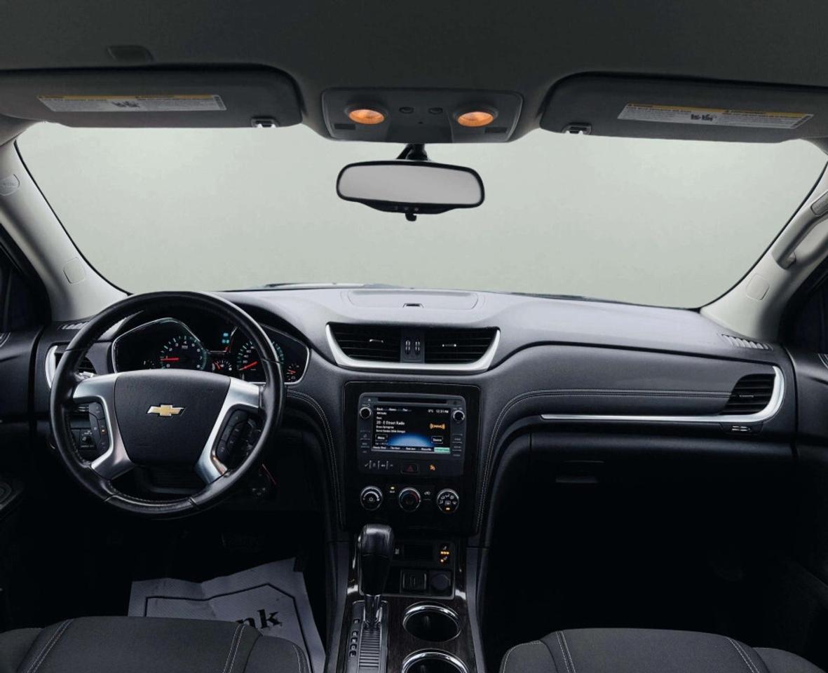 2017 Chevrolet Traverse AWD 4dr LT Photo