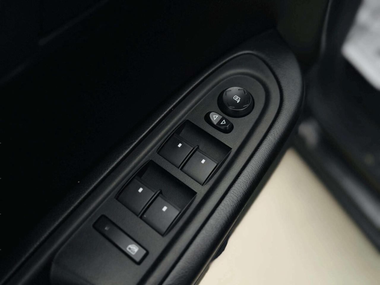 2017 Chevrolet Traverse AWD 4dr LT Photo