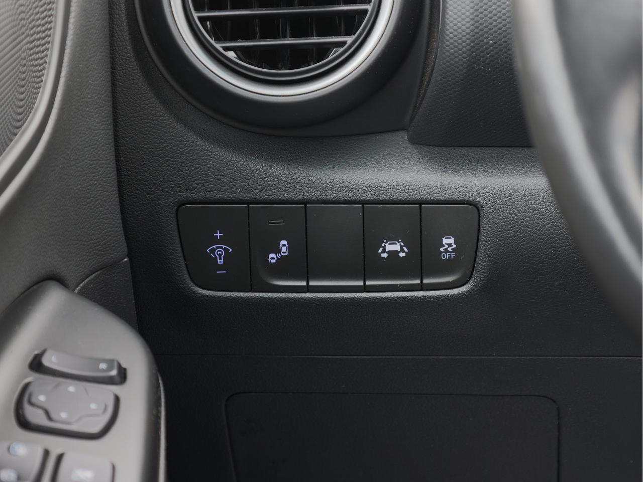 2021 Hyundai KONA Luxury AWD   Leather   Sunroof   Radar Cruise Photo