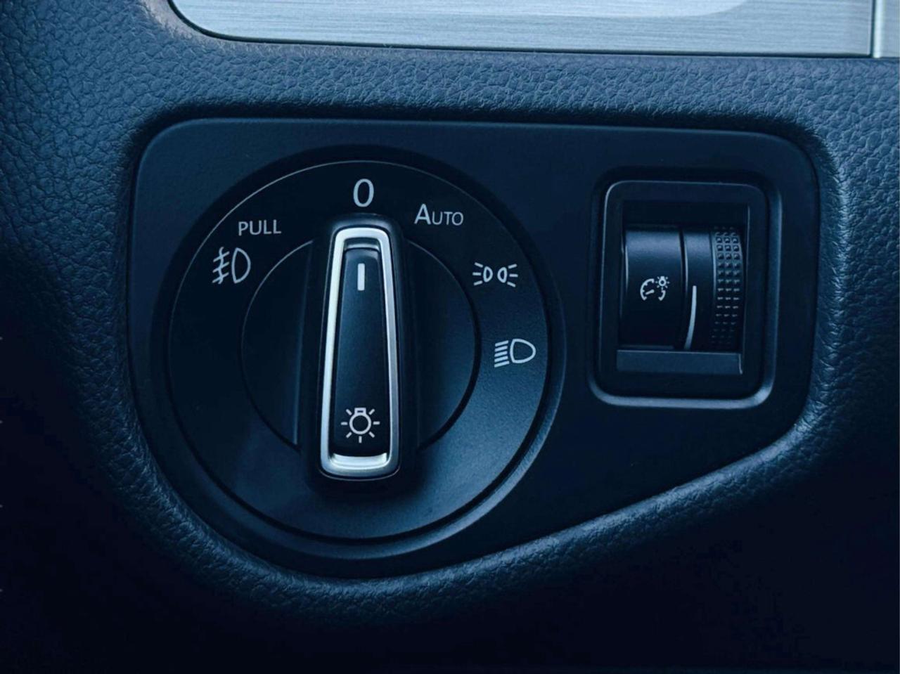 2016 Volkswagen Golf 5dr HB Auto 1.8 TSI Trendline Photo