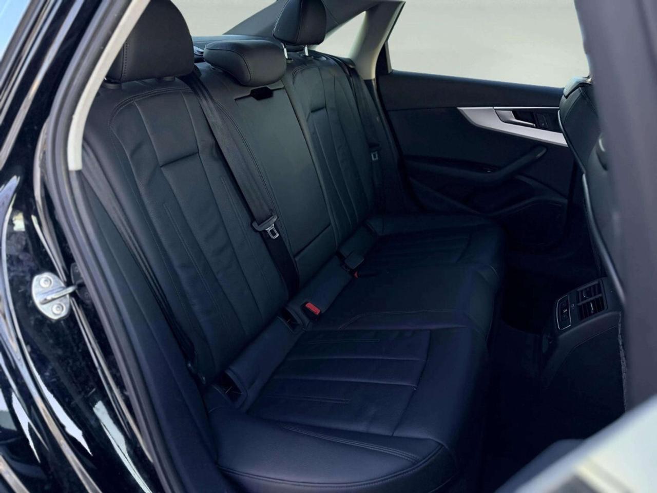 2018 Audi A4 2.0 TFSI quattro Komfort S tronic Photo