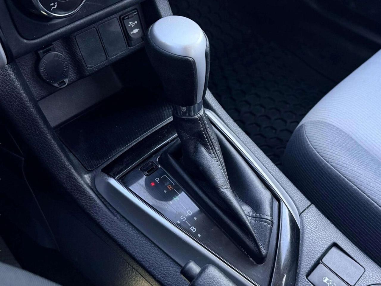 2017 Toyota Corolla 4dr Sedan CVT CE Photo