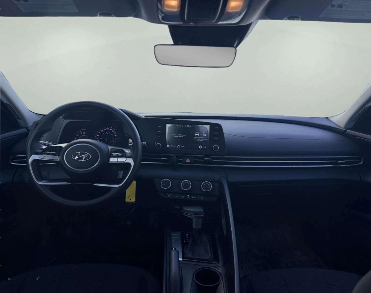 2021 Hyundai Elantra Essential IVT Photo