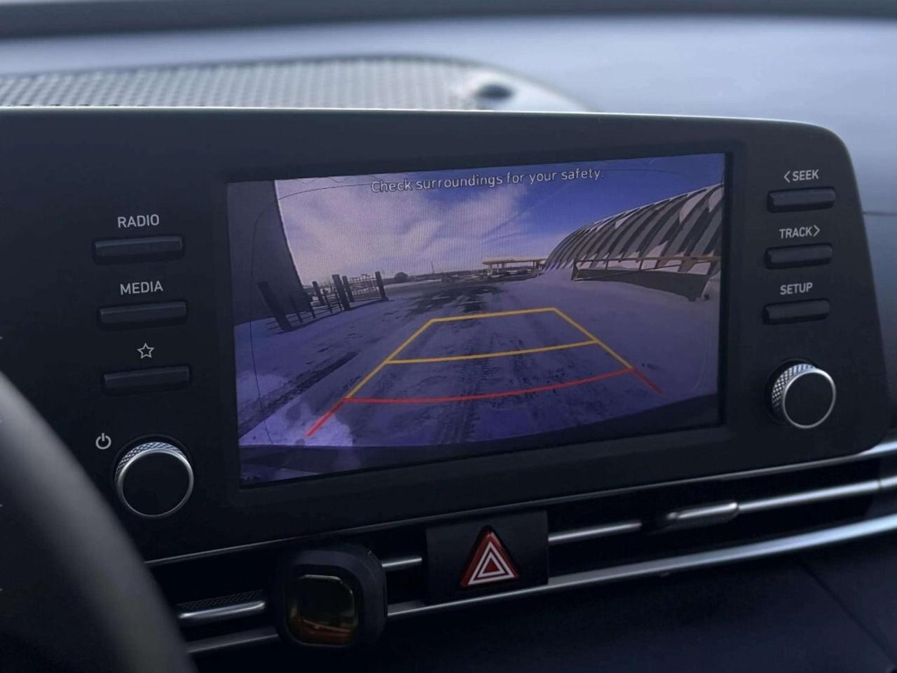 2021 Hyundai Elantra Essential IVT Photo