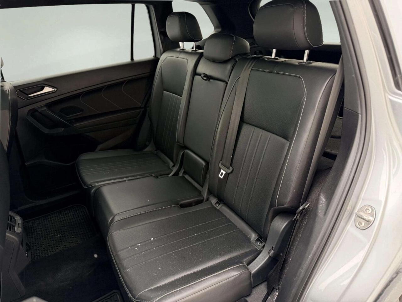 2022 Volkswagen Tiguan R-Line Black Edition 4MOTION Photo