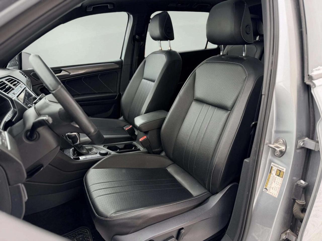 2022 Volkswagen Tiguan R-Line Black Edition 4MOTION Photo