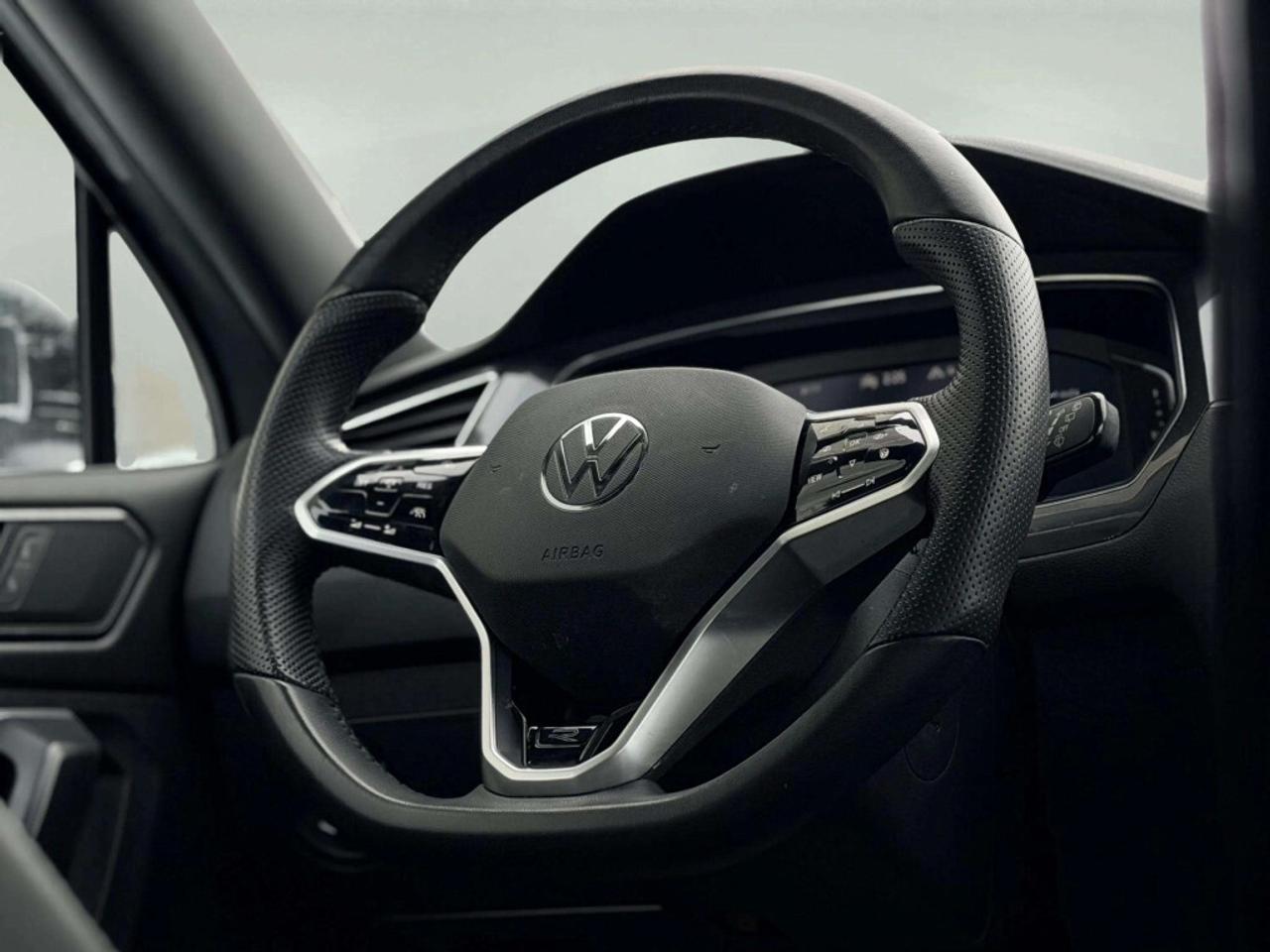 2022 Volkswagen Tiguan R-Line Black Edition 4MOTION Photo