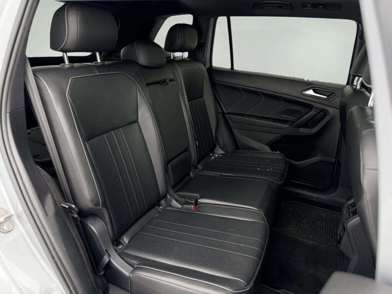 2022 Volkswagen Tiguan R-Line Black Edition 4MOTION Photo