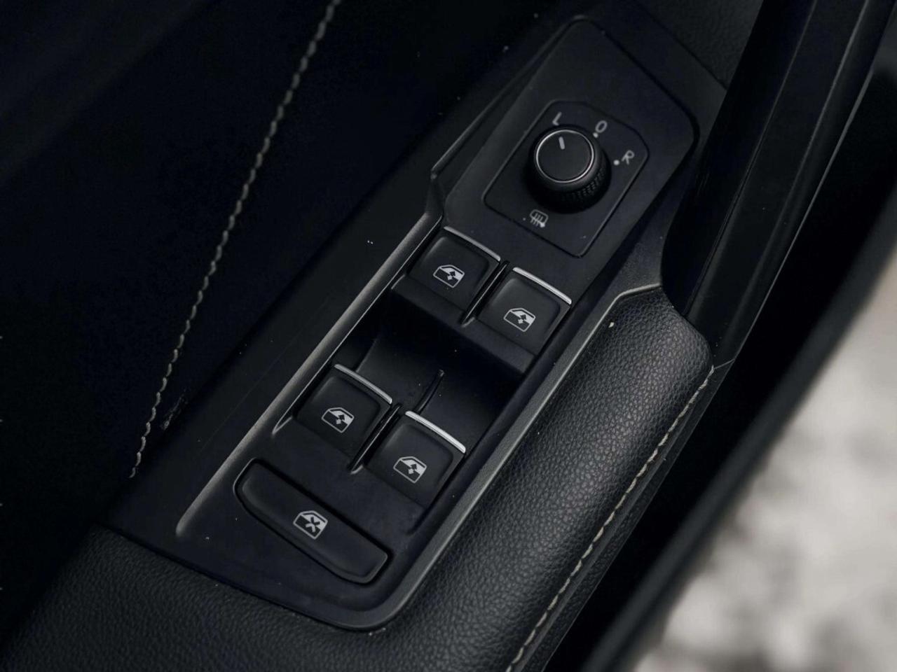 2022 Volkswagen Tiguan R-Line Black Edition 4MOTION Photo