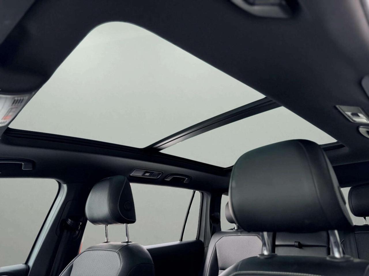 2022 Volkswagen Tiguan R-Line Black Edition 4MOTION Photo