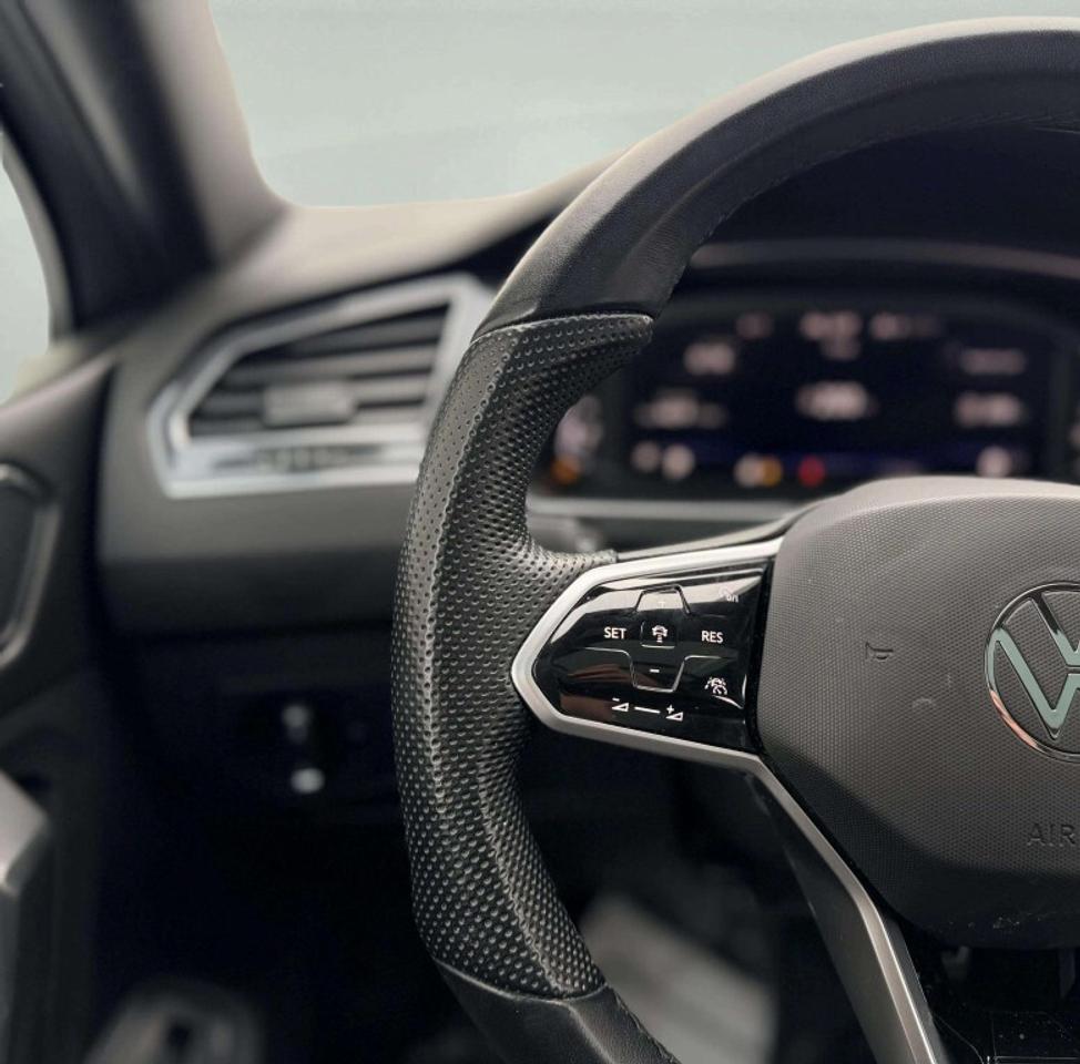 2022 Volkswagen Tiguan R-Line Black Edition 4MOTION Photo